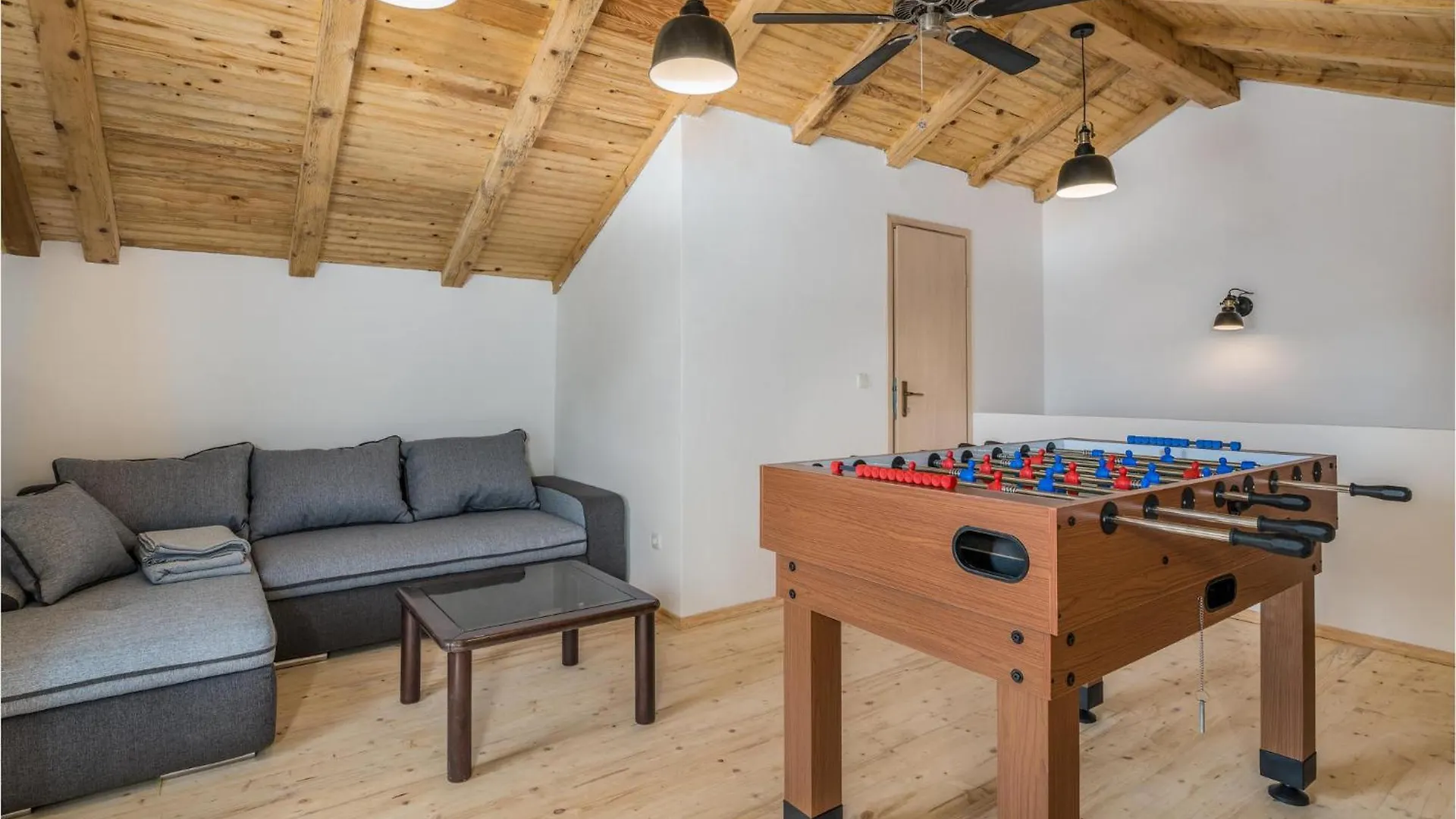 Stunning Home In Unije With Wifi 0*,